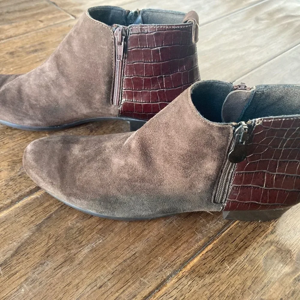 Munro American Lexi Bootie Brown Suede Croc Accent Ankle Boots Women's Size 8